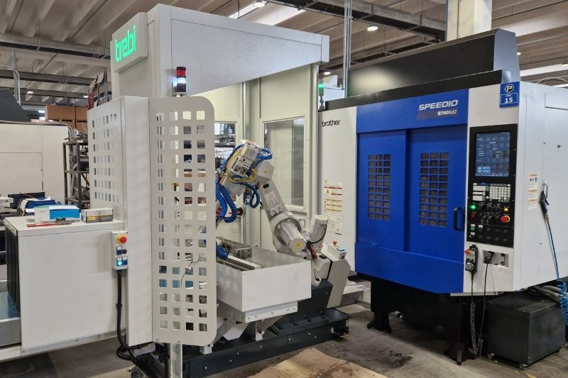 New CNC machine with automatic loading/unloading